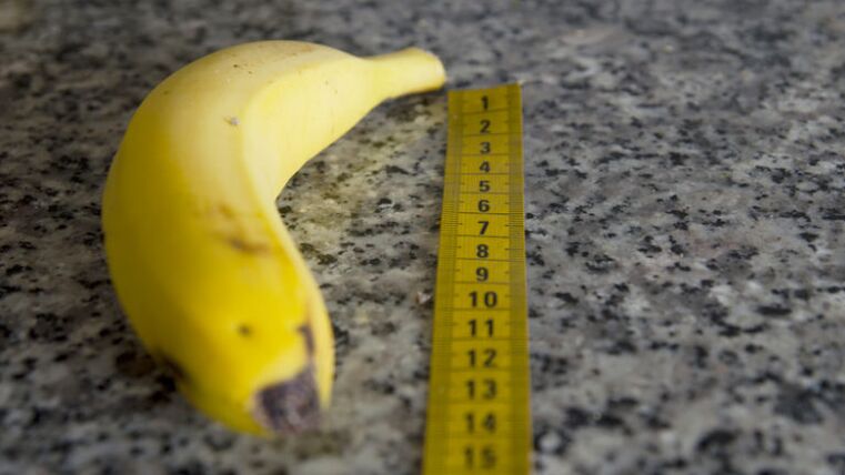 Vermessung des Penis nach Eichelvergrößerung am Beispiel einer Banane.